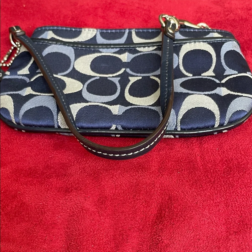 Coach Navy Signature Canvas Wristlet with Gray 'C' Pattern EUC - Picture 1 of 7